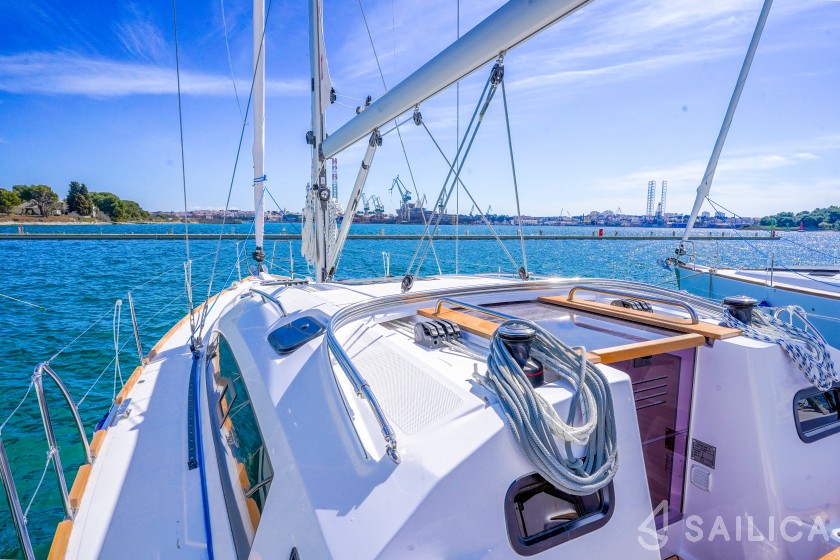 Dufour 430 - Yacht Charter Sailica