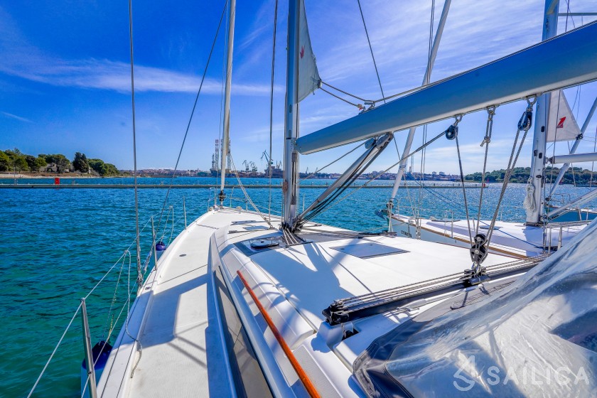 Dufour 430 - Yacht Charter Sailica