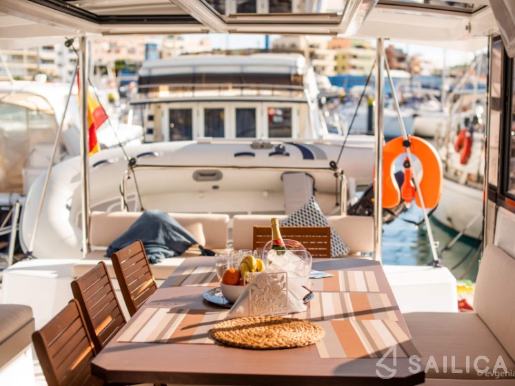 Bali Catspace - Yacht Charter Sailica