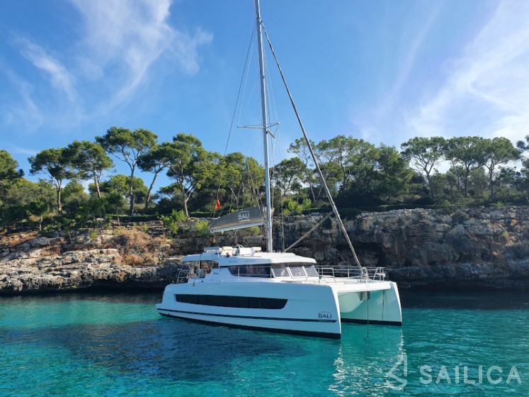 Bali Catspace - Yacht Charter Sailica