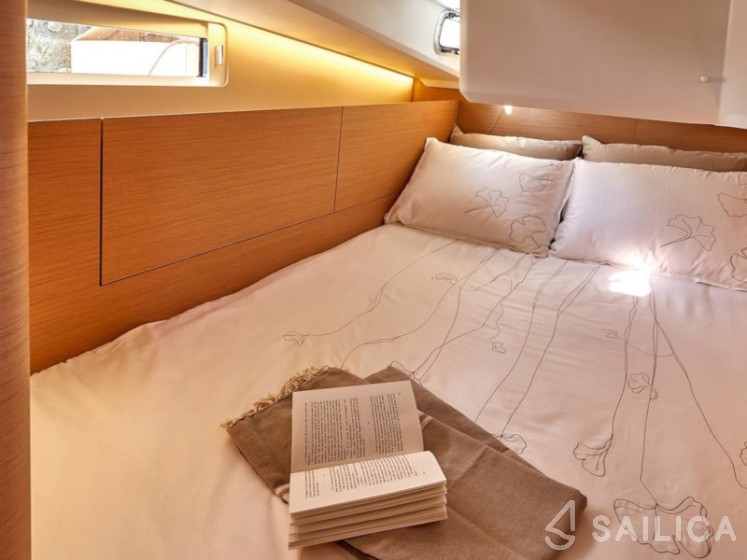 Sun Odyssey 410 - Yacht Charter Sailica