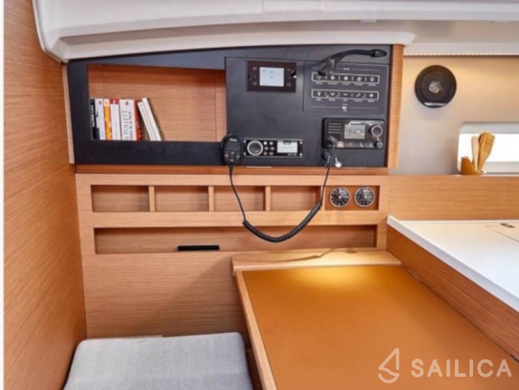 Sun Odyssey 410 - Yacht Charter Sailica