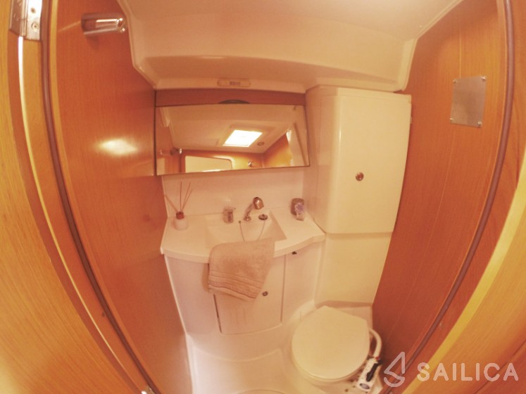 Sun Odyssey 42 DS - Yacht Charter Sailica