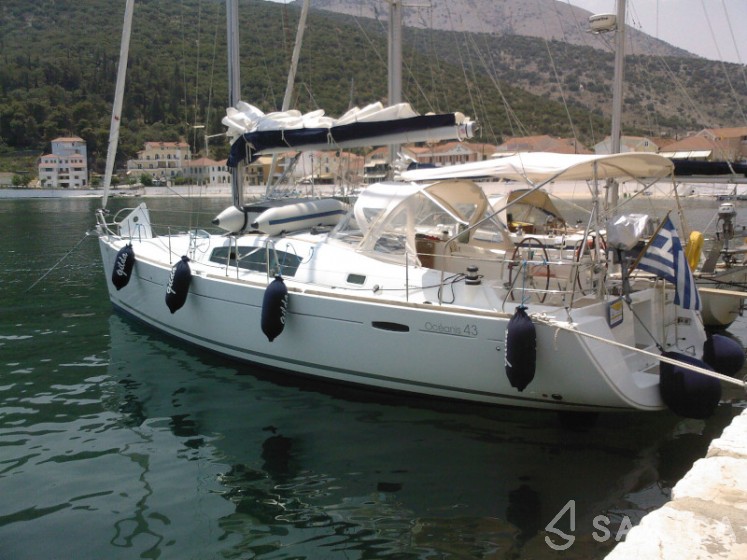 Oceanis 43 - Yacht Charter Sailica