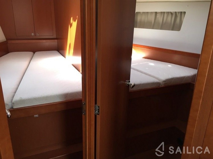 Oceanis 45 - Yacht Charter Sailica