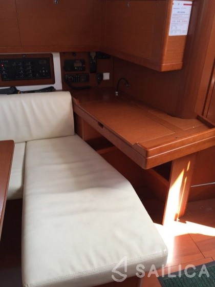 Oceanis 45 - Yacht Charter Sailica