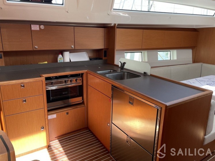 Bavaria C45 Style - Yacht Charter Sailica