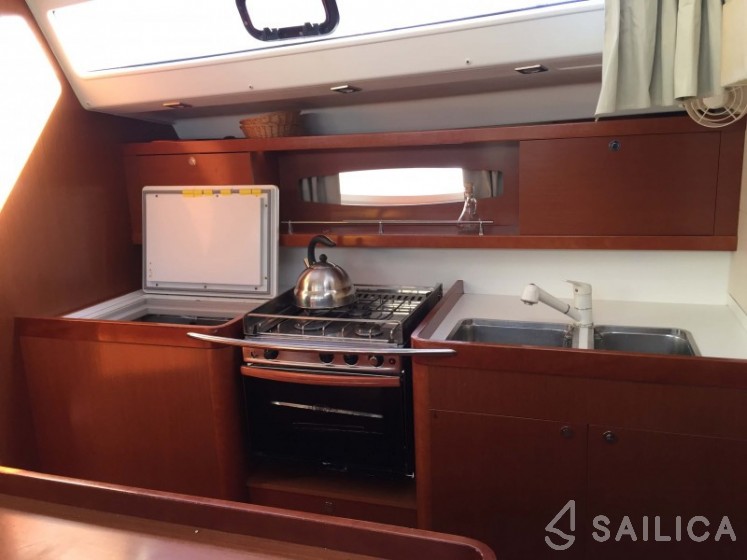 Oceanis 50 Family - Yacht Charter Sailica