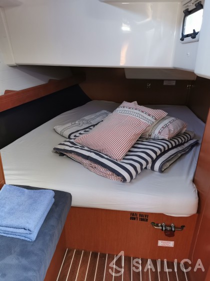 Bavaria Cruiser 41 - Yacht Charter Sailica