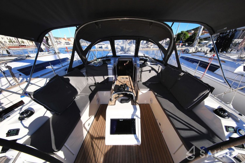 Bavaria C42 - Yacht Charter Sailica