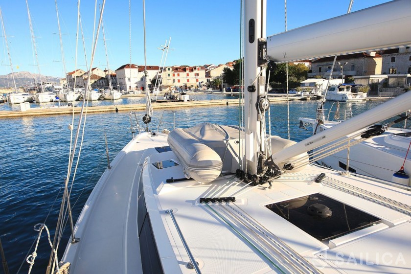 Bavaria C42 - Yacht Charter Sailica