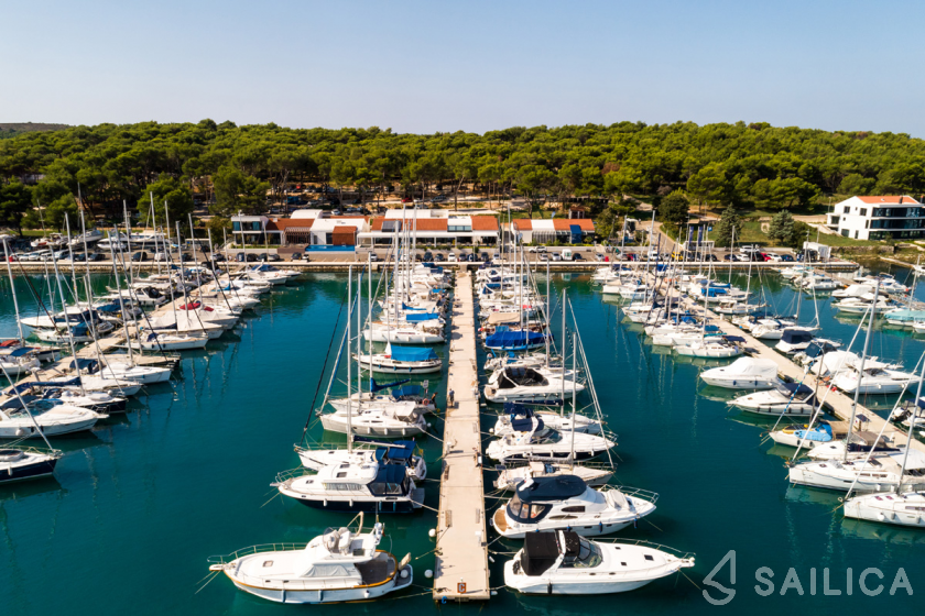 Lagoon 46  - Yacht Charter Sailica