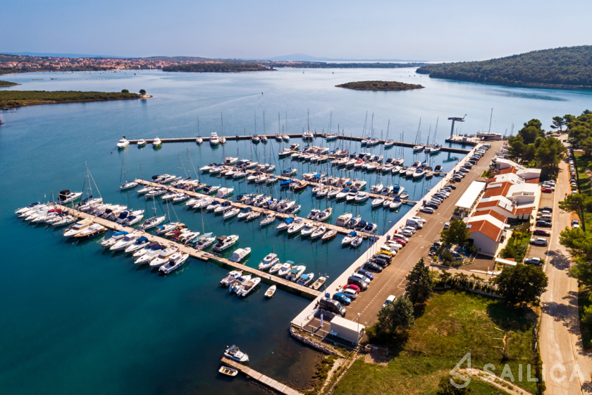 Lagoon 46  - Yacht Charter Sailica