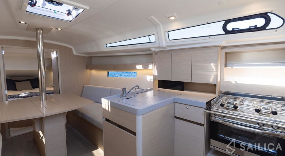 Oceanis 34.1 - Yacht Charter Sailica