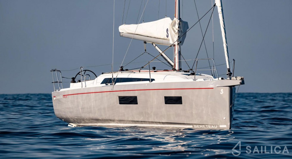 Oceanis 34.1 - Yacht Charter Sailica