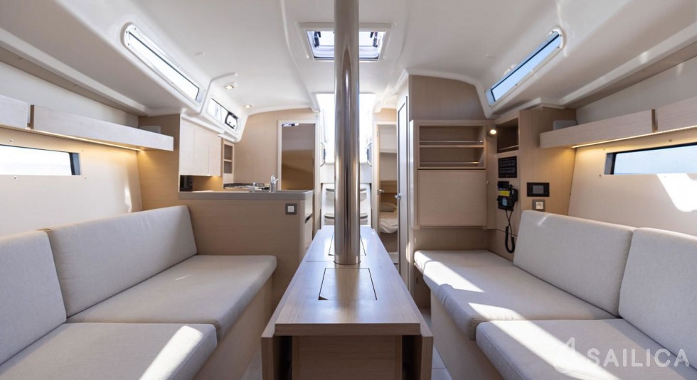 Oceanis 34.1 - Yacht Charter Sailica