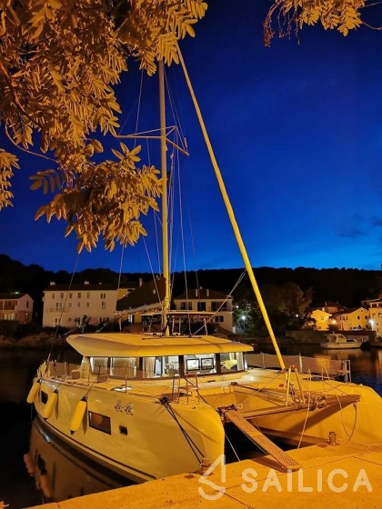 Lagoon 42 - Yacht Charter Sailica