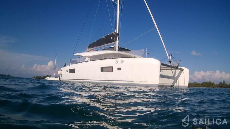 Lagoon 42 - Yacht Charter Sailica