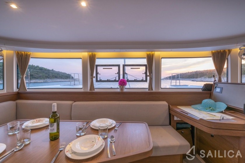 Lagoon 42 - Yacht Charter Sailica