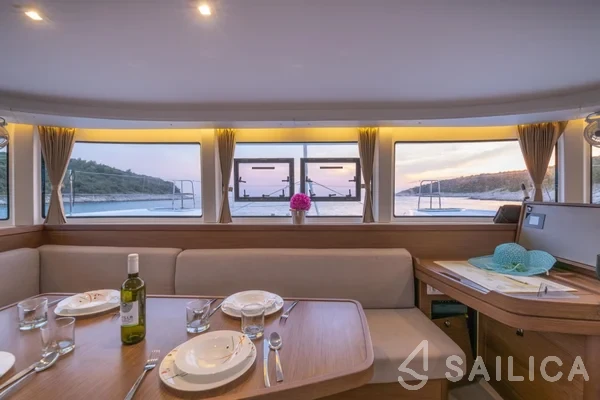 Lagoon 42 - Yacht Charter Sailica