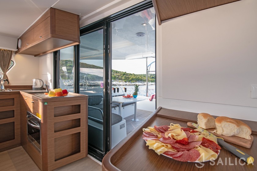 Lagoon 42 - Yacht Charter Sailica