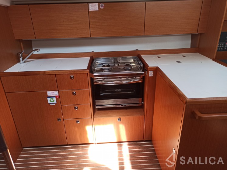 Bavaria C42 - Yacht Charter Sailica