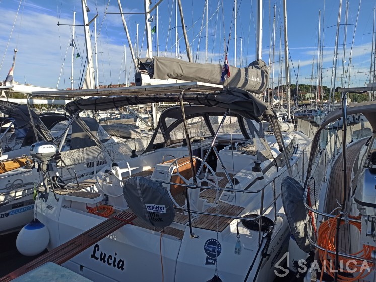 Bavaria C42 - Yacht Charter Sailica