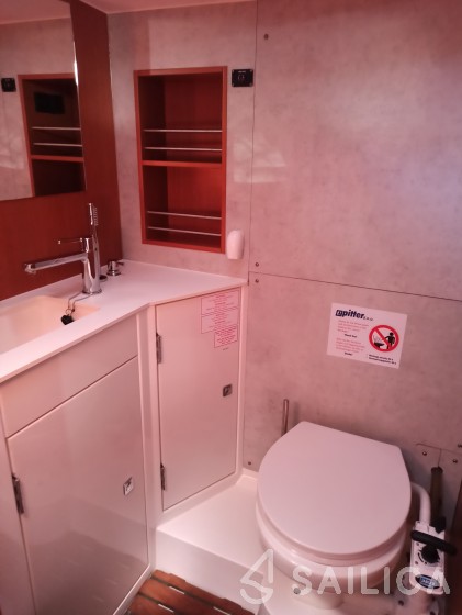 Bavaria C42 - Yacht Charter Sailica