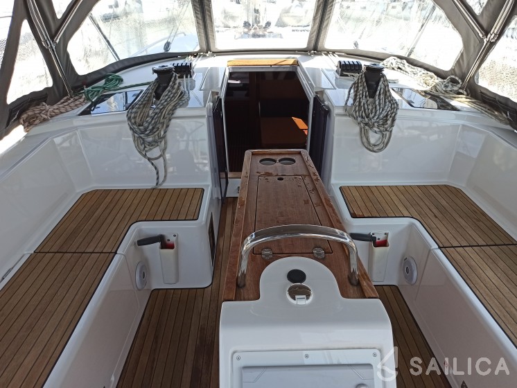 Bavaria C42 - Yacht Charter Sailica