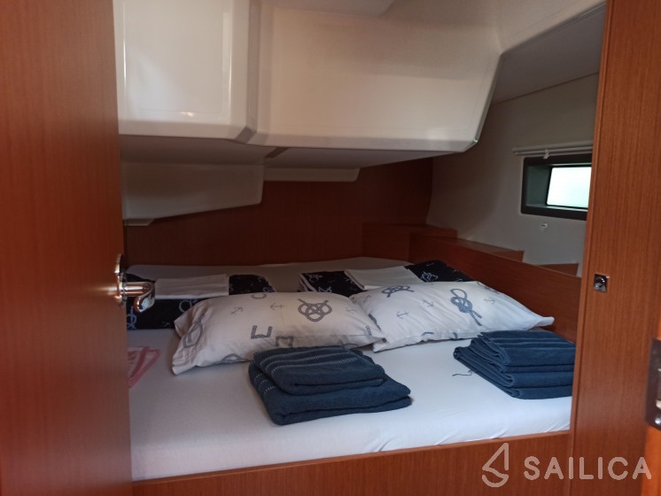 Bavaria C42 - Yacht Charter Sailica