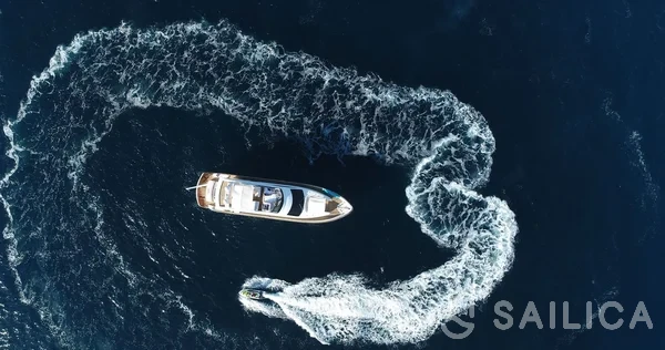 Deauville 760 - Yacht Charter Sailica