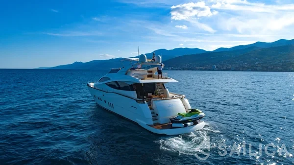 Deauville 760 - Yacht Charter Sailica