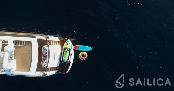 Deauville 760 - Yacht Charter Sailica