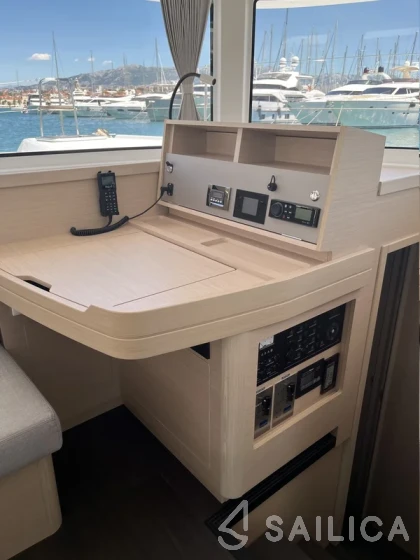 Lagoon 42 - Yacht Charter Sailica