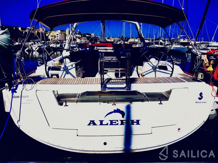 Oceanis 45 - Yacht Charter Sailica