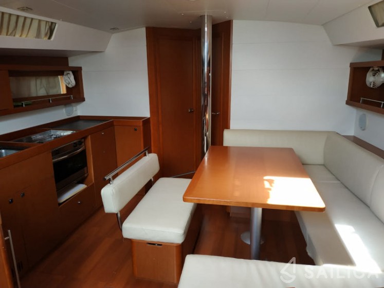 Oceanis 45 - Yacht Charter Sailica