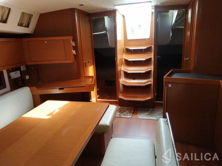 Oceanis 45 - Yacht Charter Sailica