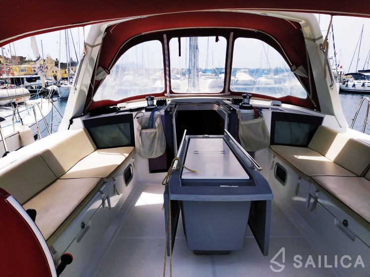 Oceanis 45 - Yacht Charter Sailica