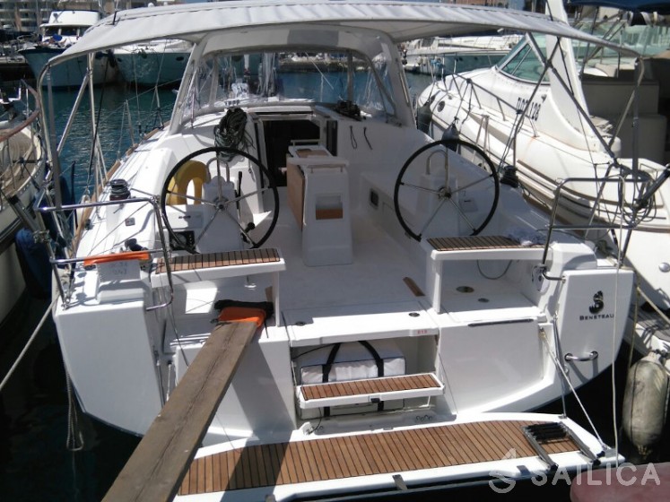 Oceanis 38 - Yacht Charter Sailica