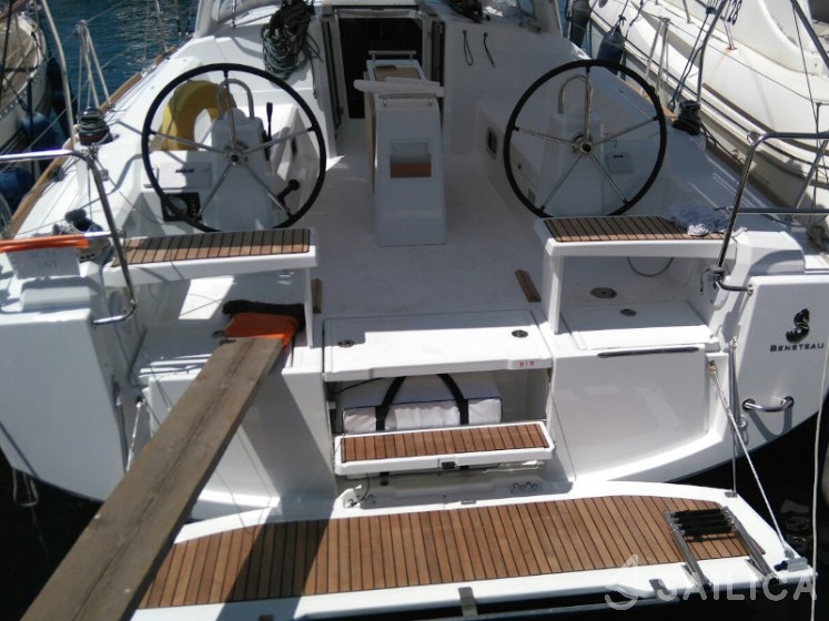 Oceanis 38 - Yacht Charter Sailica