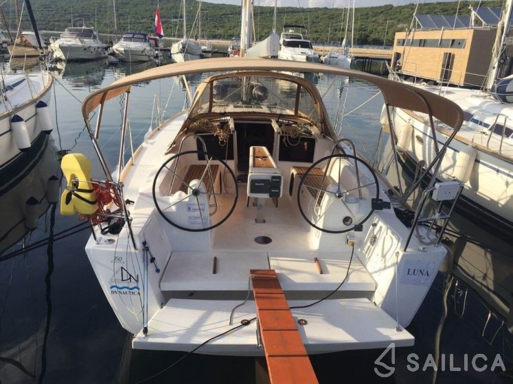 Dufour 350 GL - Yacht Charter Sailica