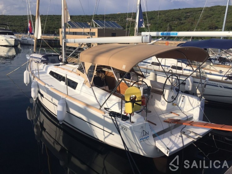 Dufour 350 GL - Yacht Charter Sailica