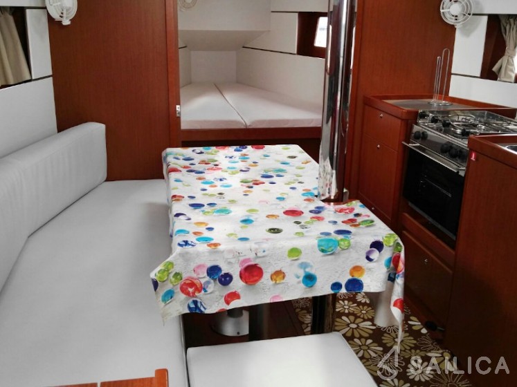 Oceanis 35 - Yacht Charter Sailica