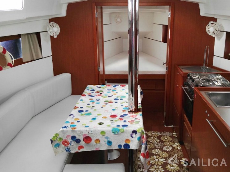 Oceanis 35 - Yacht Charter Sailica