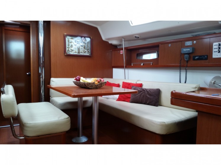Oceanis 43 - Yacht Charter Sailica