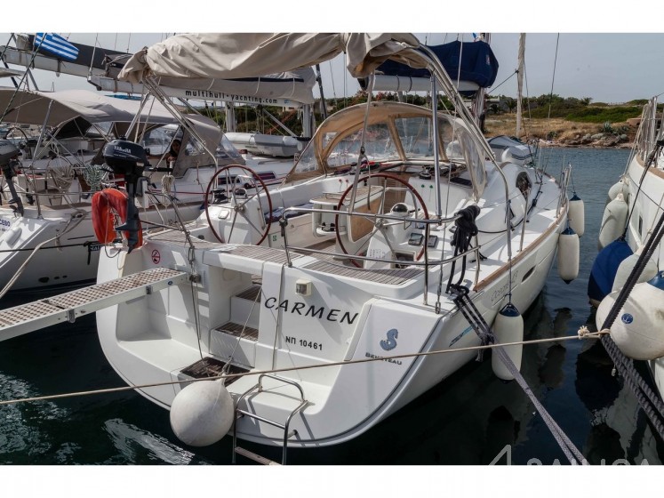 Oceanis 43 - Yacht Charter Sailica
