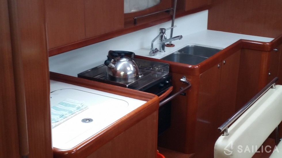 Oceanis 43 - Yacht Charter Sailica