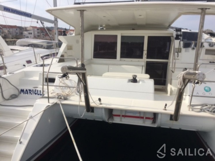 Lagoon 421 - Yacht Charter Sailica