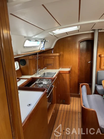 Oceanis 411 Celebration - Yacht Charter Sailica