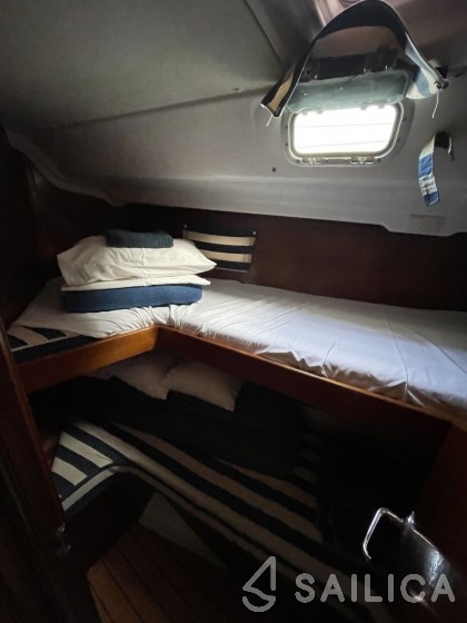 Oceanis 411 Celebration - Yacht Charter Sailica